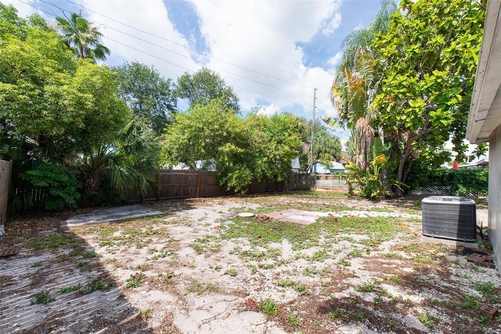 110 14th Avenue Southwest Largo, FL 33770 - Photo 35 of 38