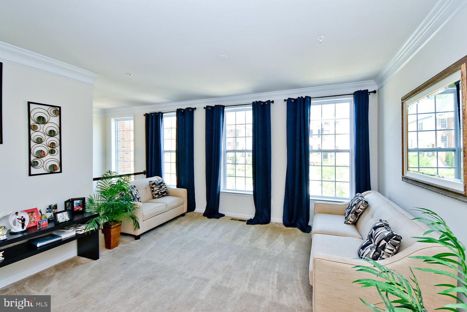 4038 Ranch Road Upper Marlboro, MD 20772 - Photo 4 of 30 Living Room