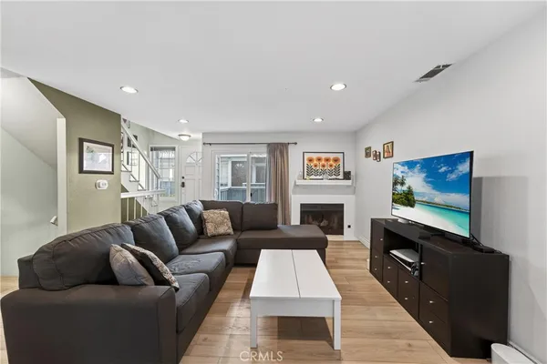 $599,888 | 107 West Spring Street, Unit C, Long Beach, CA 90806