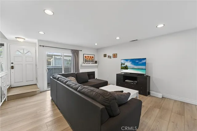 $599,888 | 107 West Spring Street, Unit C, Long Beach, CA 90806