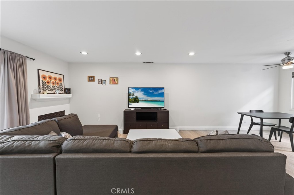 107 West Spring Street, Unit C Long Beach, CA 90806 - Photo 4 of 41