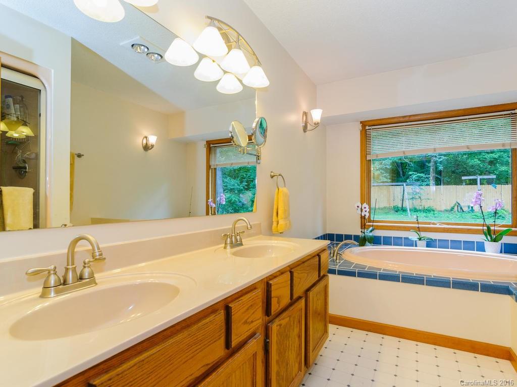 31 Old Patton Hill Road Swannanoa, NC 28778 - Photo 8 of 23 Gallery Image 8