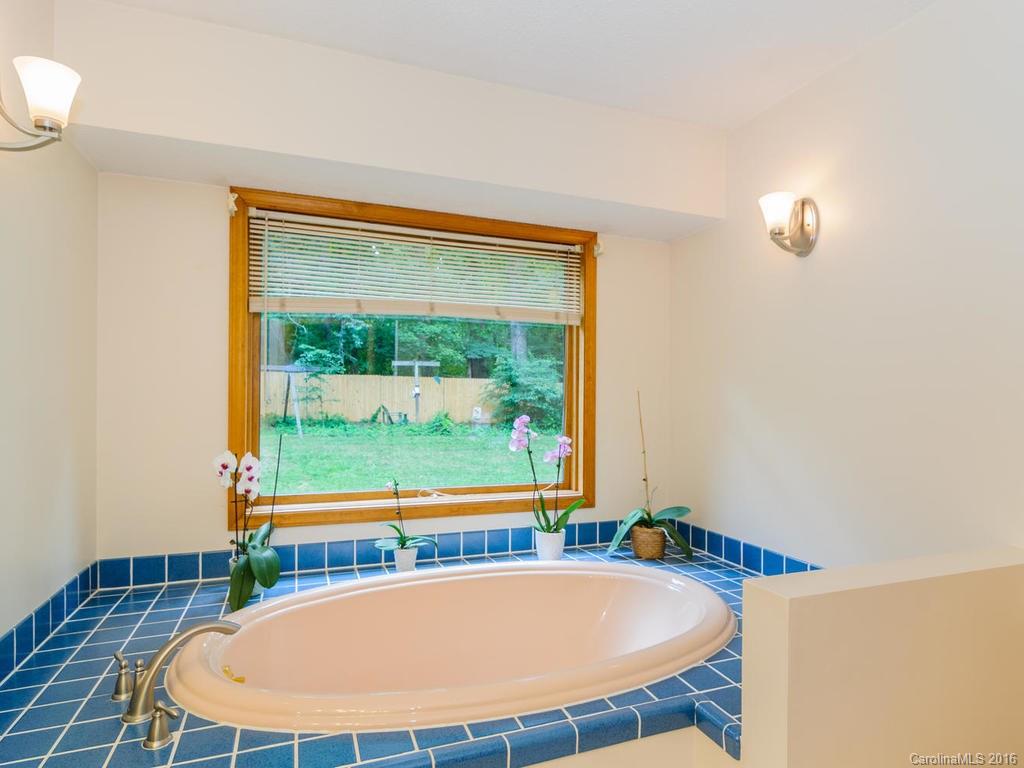 31 Old Patton Hill Road Swannanoa, NC 28778 - Photo 9 of 23 Gallery Image 9