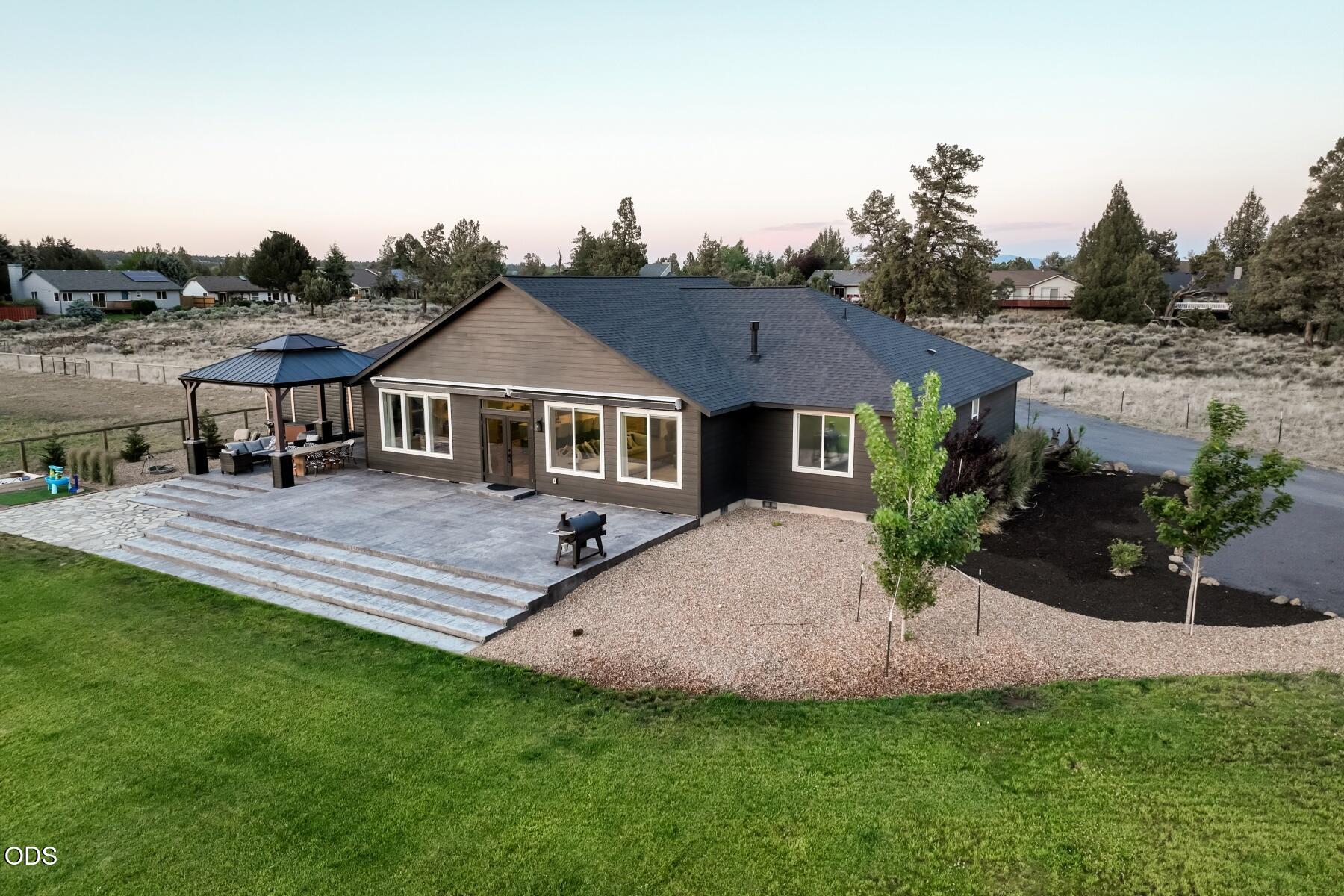64794 Hunnell Road Bend, OR 97703 - Photo 41 of 51