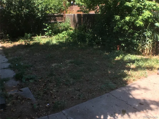 $2,400 | 1021 Cook Street, Denver, CO 80206