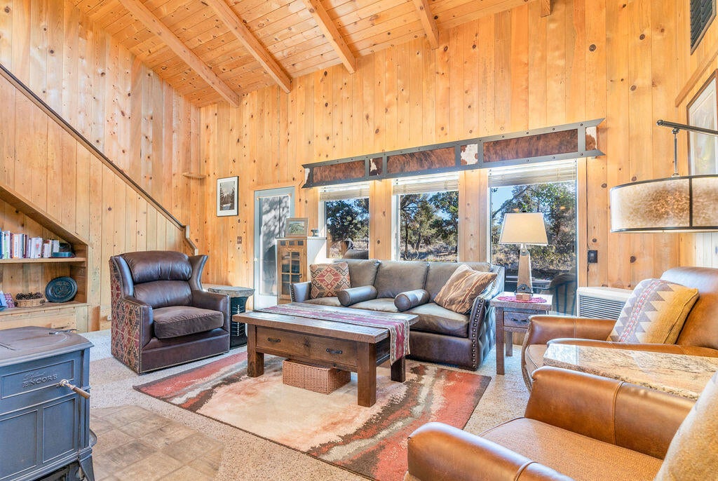 25231 Alfalfa Market Road Bend, OR 97701 - Photo 4 of 25 Living Room