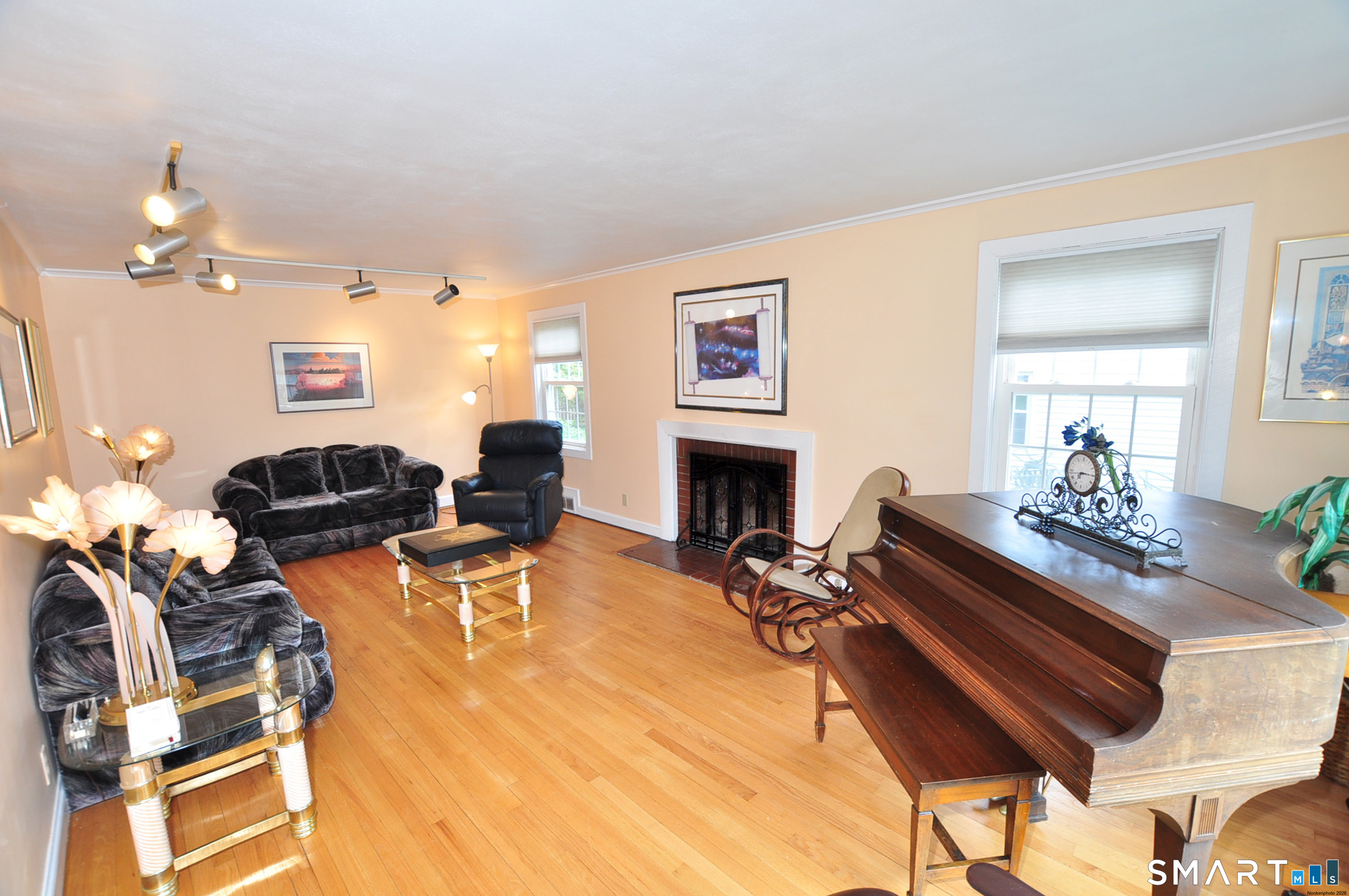 16 Miamis Road West Hartford, CT 06117 - Photo 7 of 39