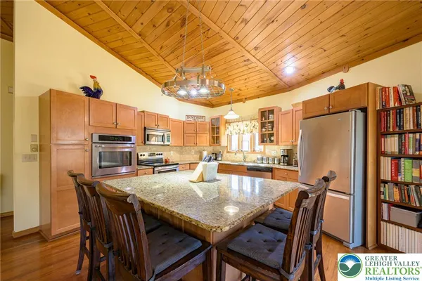 $550,000 | 8 Bear Creek Lake Drive, Jim Thorpe, PA 18229
