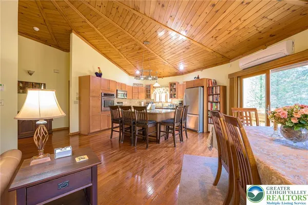 $550,000 | 8 Bear Creek Lake Drive, Jim Thorpe, PA 18229