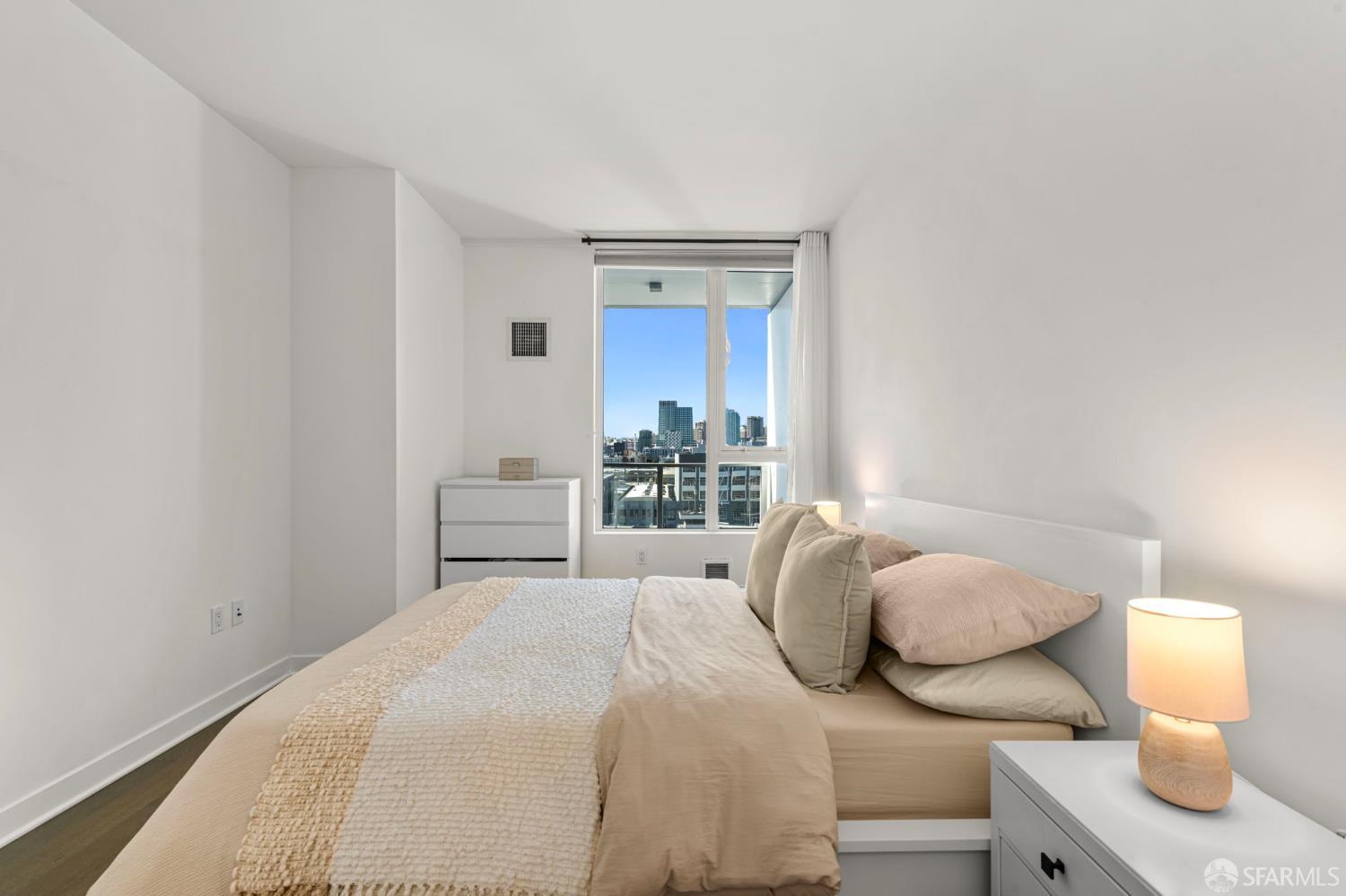300 Berry Street, Unit 721 San Francisco, CA 94158 - Photo 16 of 27 a bedroom with a bed and a potted plant