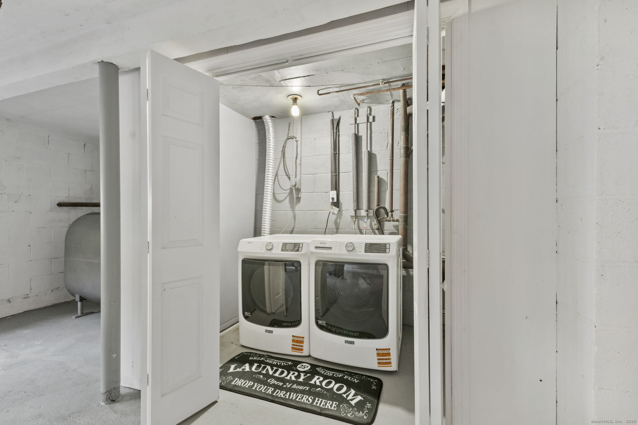 8 Lloyd Road Norwalk, CT 06850 - Photo 18 of 20 Laundry room