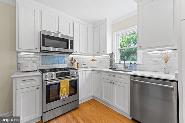 $885,000 | 10 East Glendale Avenue, Alexandria, VA 22301