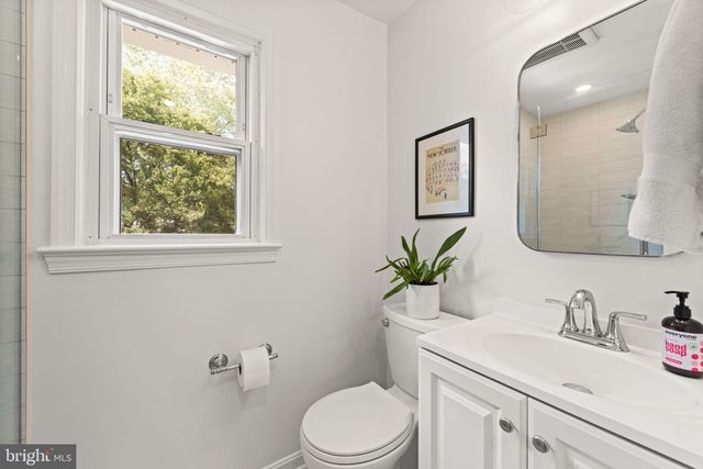 $885,000 | 10 East Glendale Avenue, Alexandria, VA 22301