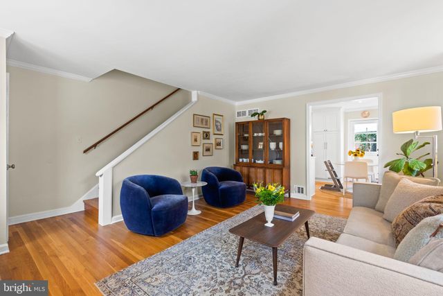 $885,000 | 10 East Glendale Avenue, Alexandria, VA 22301