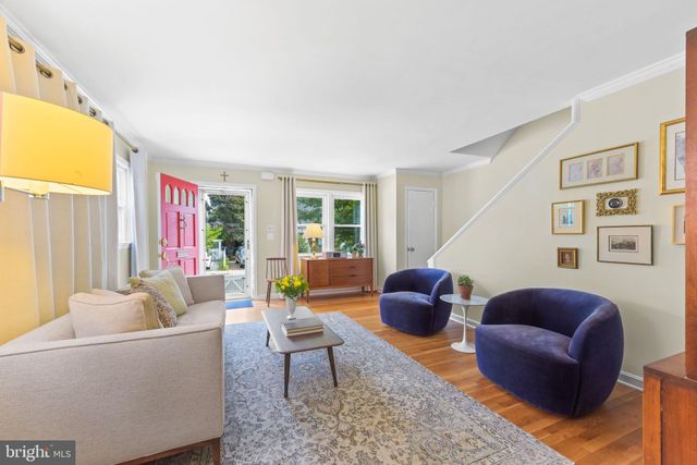 $885,000 | 10 East Glendale Avenue, Alexandria, VA 22301