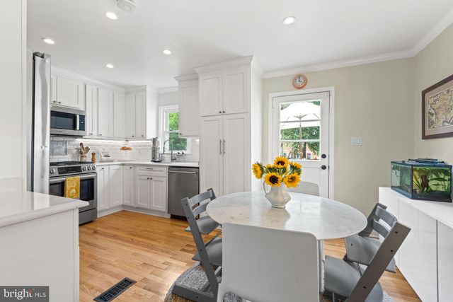 $885,000 | 10 East Glendale Avenue, Alexandria, VA 22301