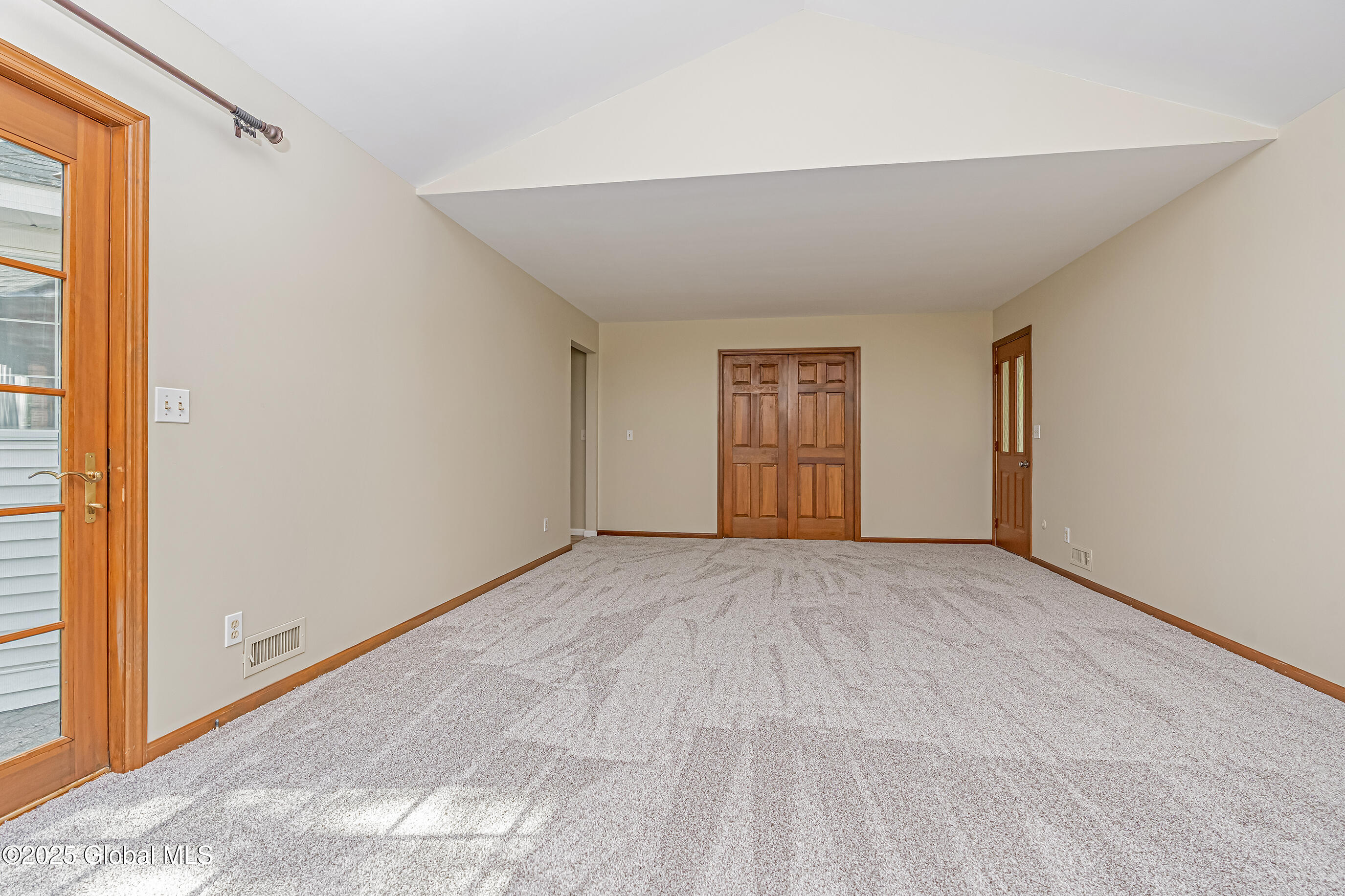 331 Wellington Road Bethlehem, NY 12054 - Photo 16 of 48 015-331-Wellington-Rd