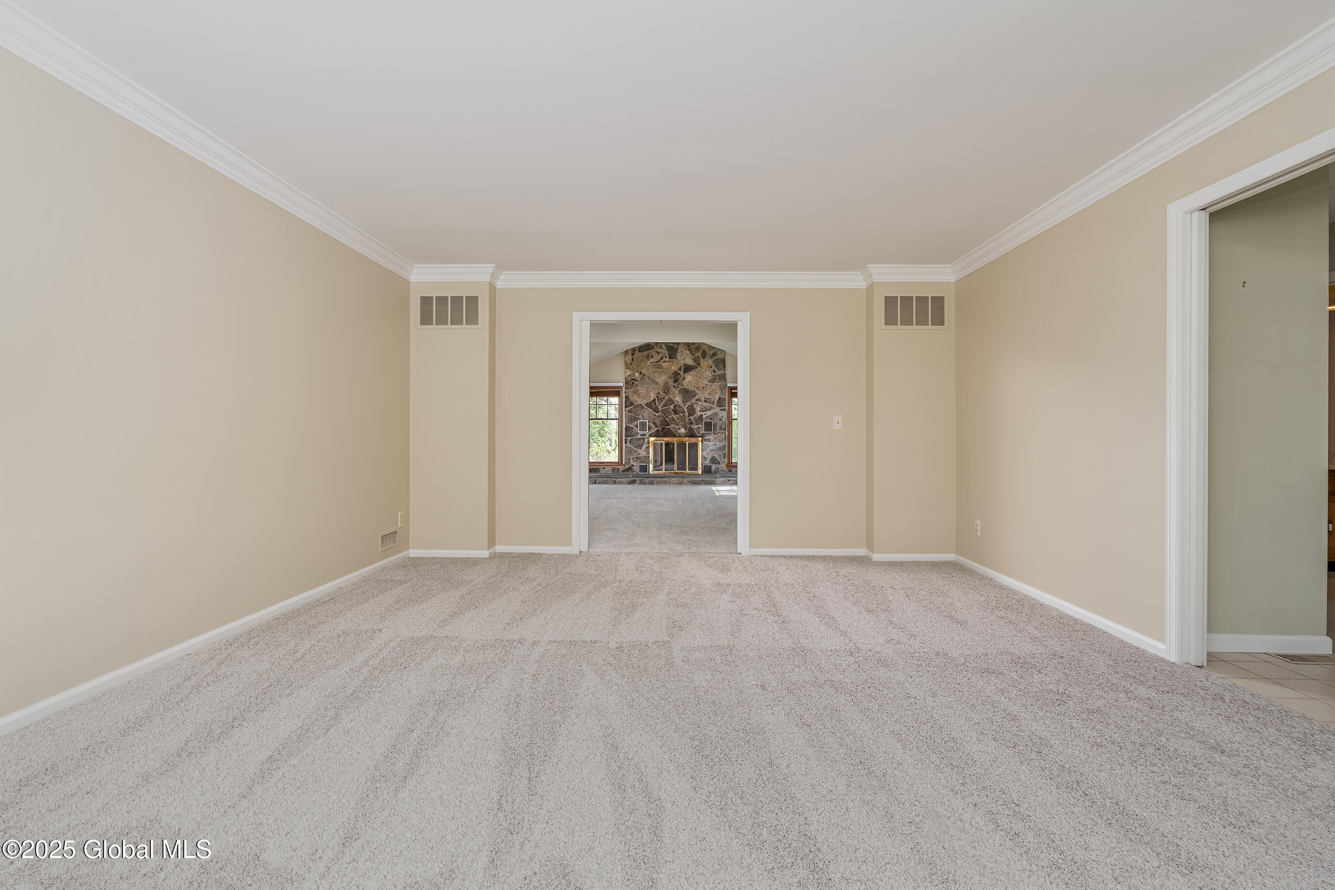 331 Wellington Road Bethlehem, NY 12054 - Photo 17 of 48 016-331-Wellington-Rd