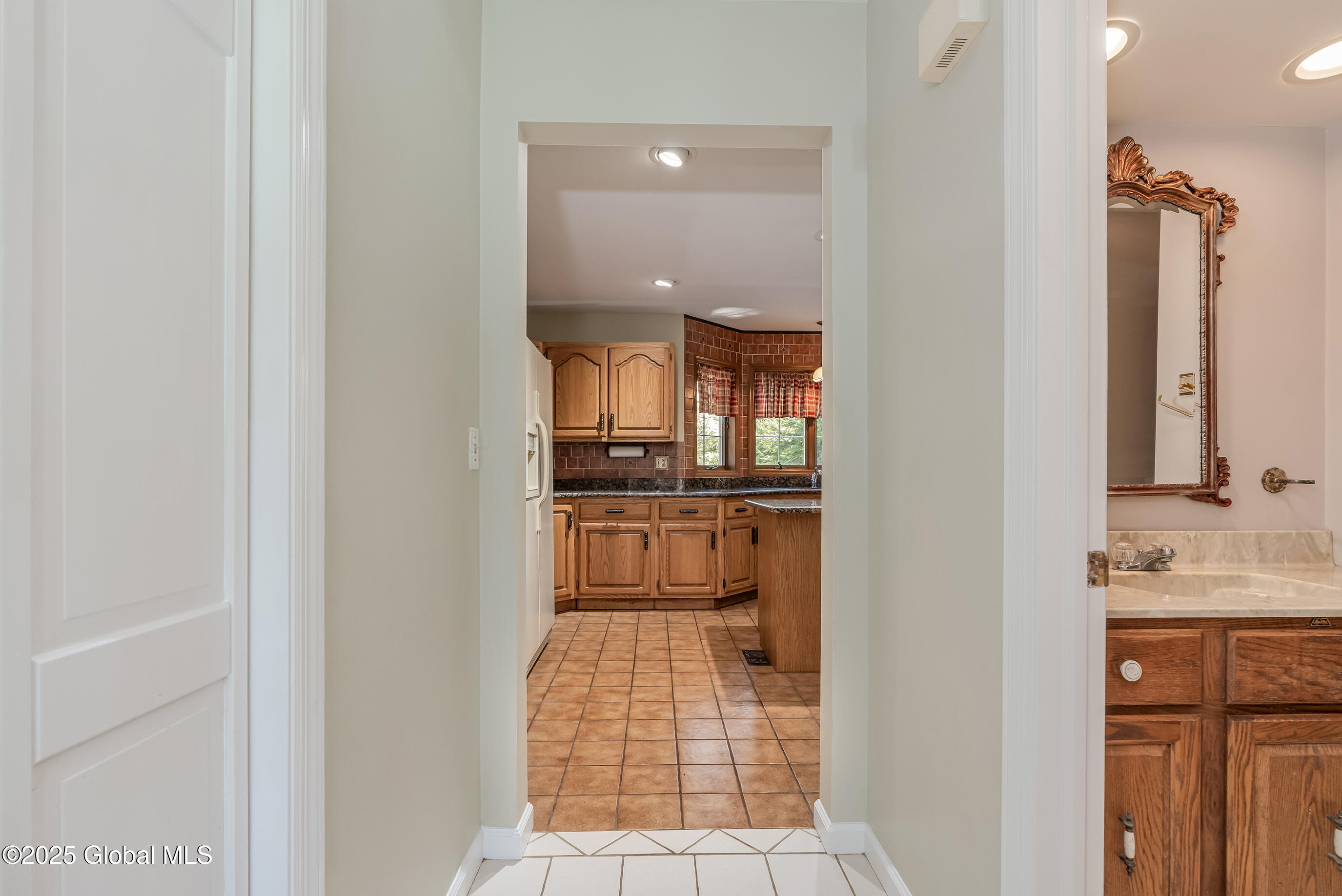 331 Wellington Road Bethlehem, NY 12054 - Photo 19 of 48 011-331-Wellington-Rd