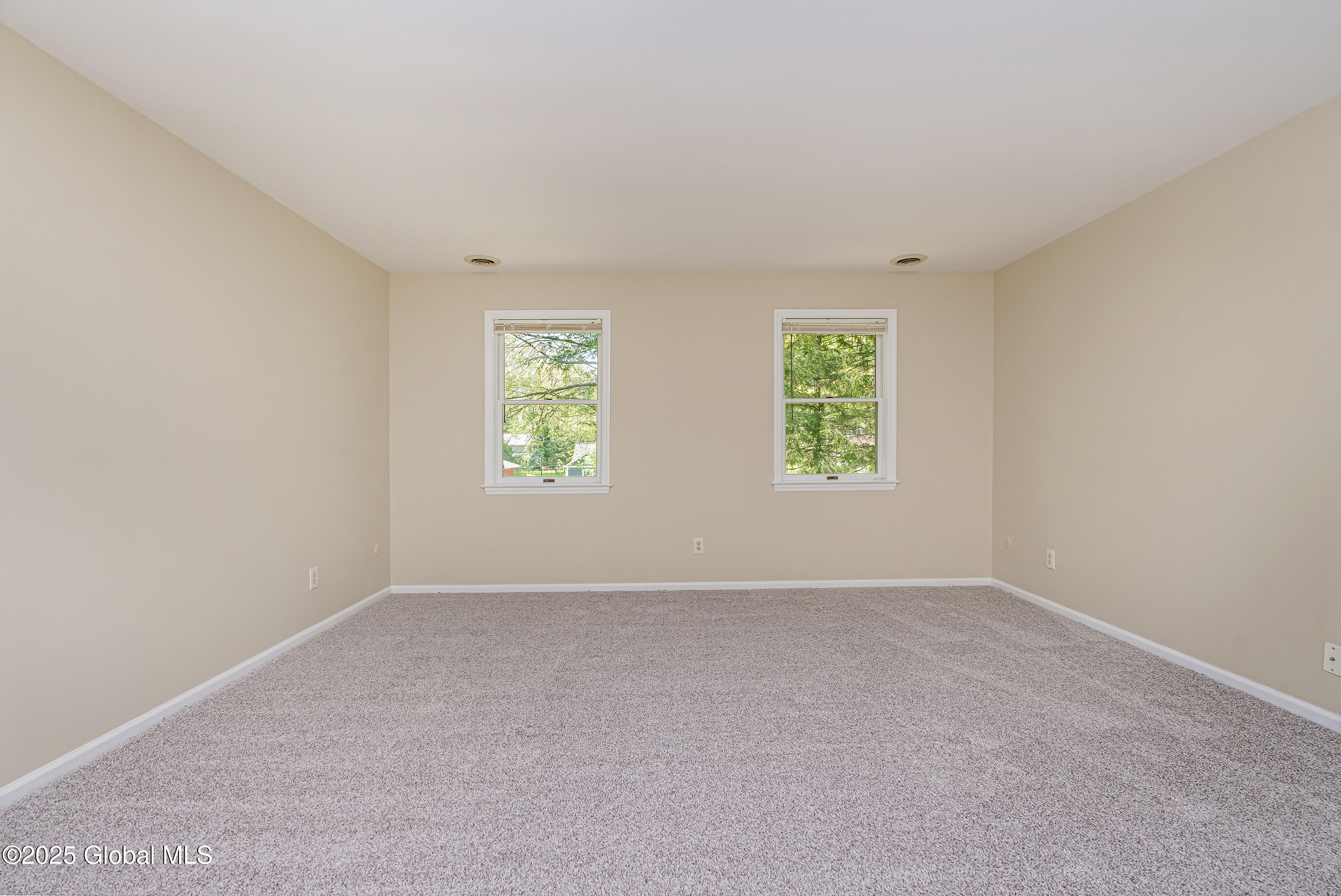 331 Wellington Road Bethlehem, NY 12054 - Photo 23 of 48 045-331-Wellington-Rd