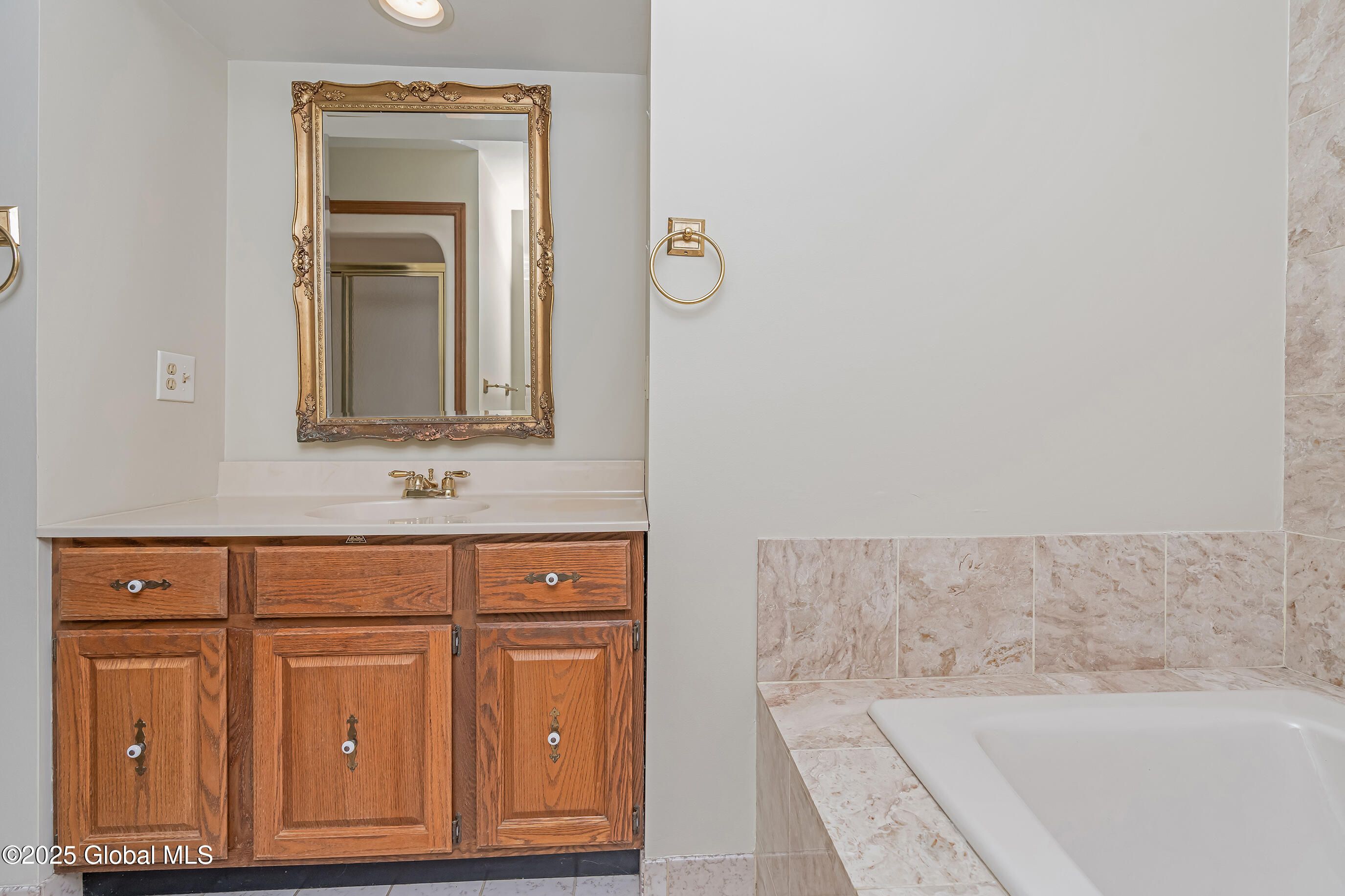 331 Wellington Road Bethlehem, NY 12054 - Photo 27 of 48 044-331-Wellington-Rd