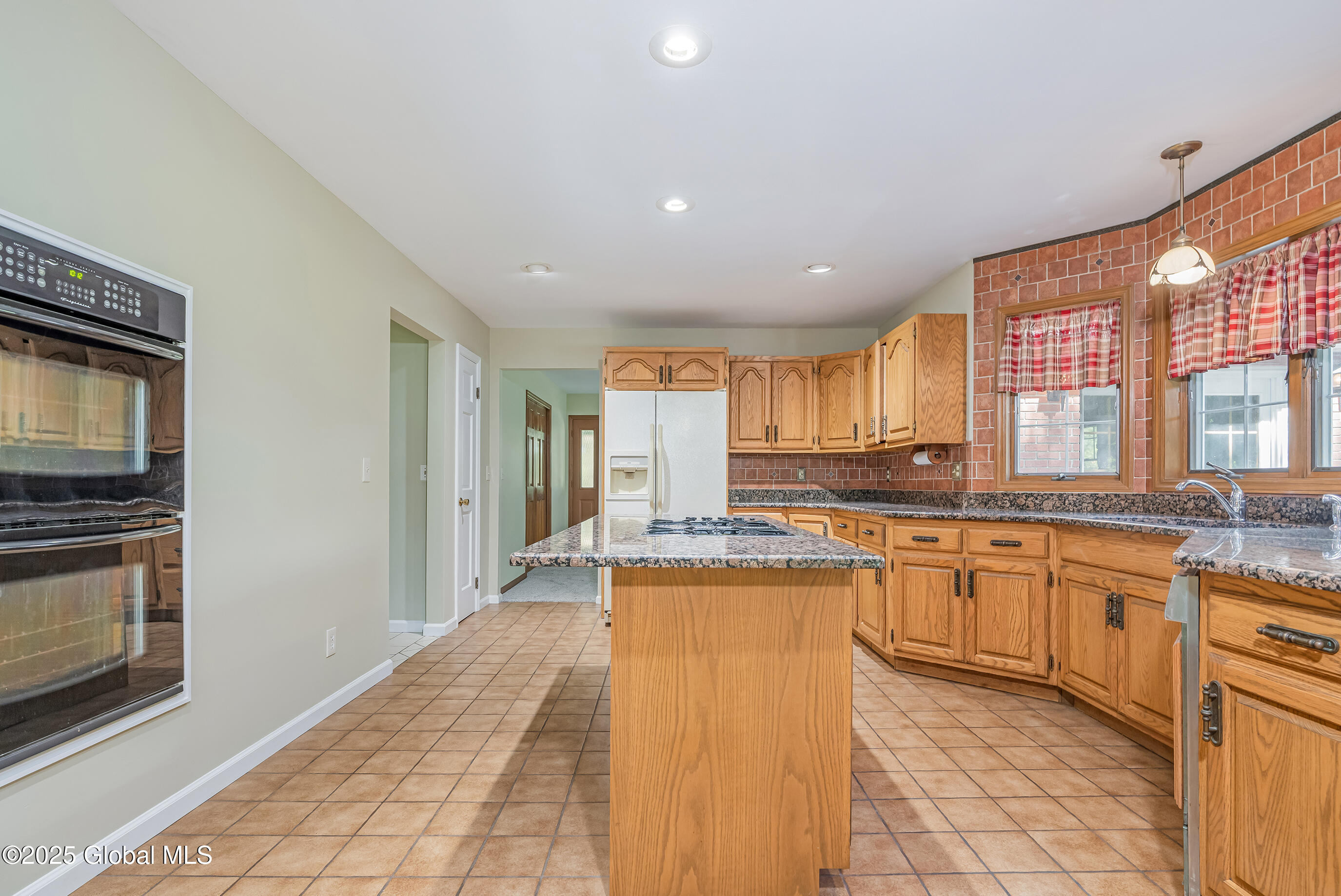 331 Wellington Road Bethlehem, NY 12054 - Photo 8 of 48 021-331-Wellington-Rd