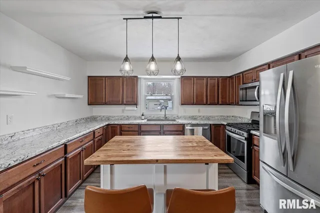 $225,000 | 102 Amber Lane, Geneseo, IL 61254