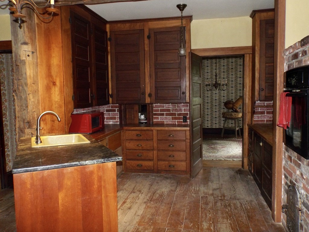 14 Main Road Colrain, MA 01340 - Photo 6 of 42