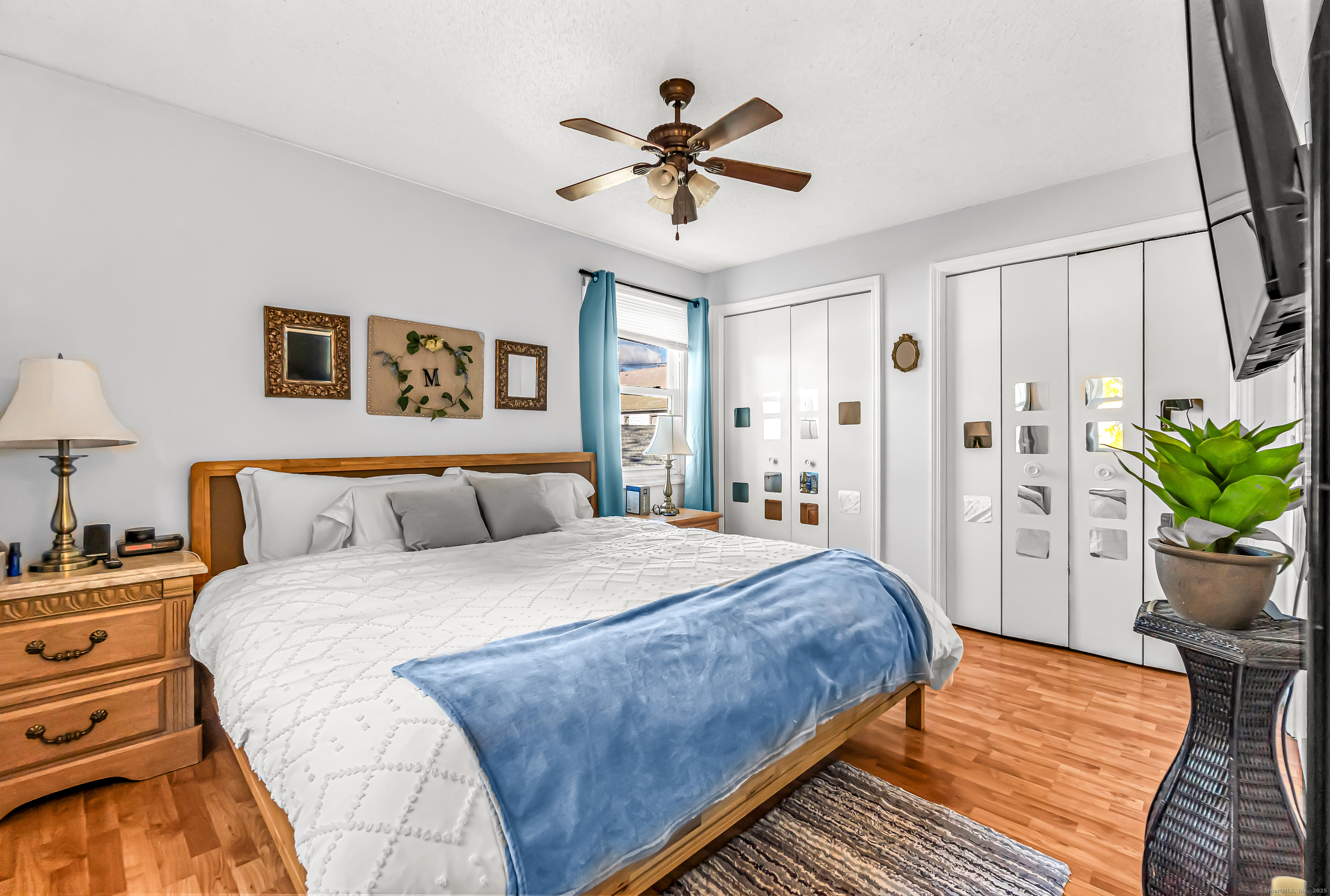 35 Kent Avenue Bridgeport, CT 06610 - Photo 5 of 27