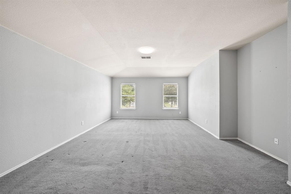601 Amy Way Euless, TX 76039 - Photo 23 of 40 an empty room with windows