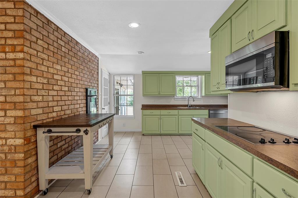 7483 Gholson Road Waco, TX 76705 - Photo 10 of 34