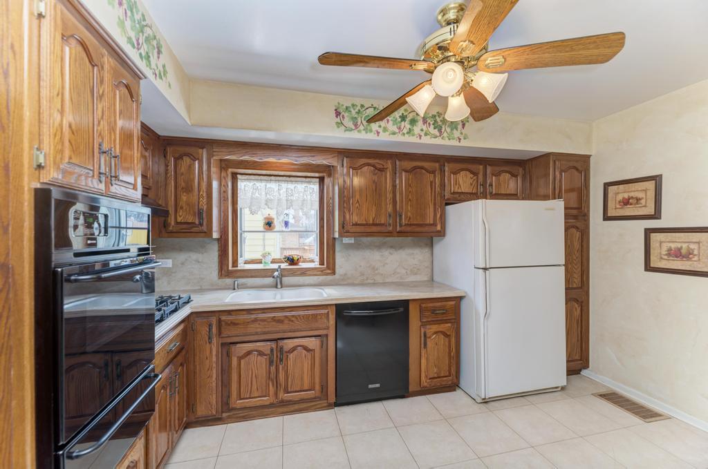 14 North Wisconsin Avenue Addison, IL 60101 - Photo 8 of 28