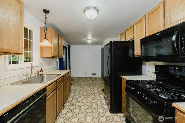 $550,000 | 7600 Sandy Way Northeast, Poulsbo, WA 98370