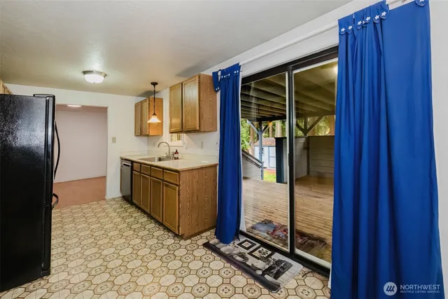 $550,000 | 7600 Sandy Way Northeast, Poulsbo, WA 98370