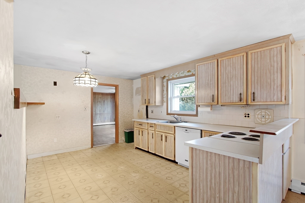 12 Dix Road Brockton, MA 02302 - Photo 5 of 26