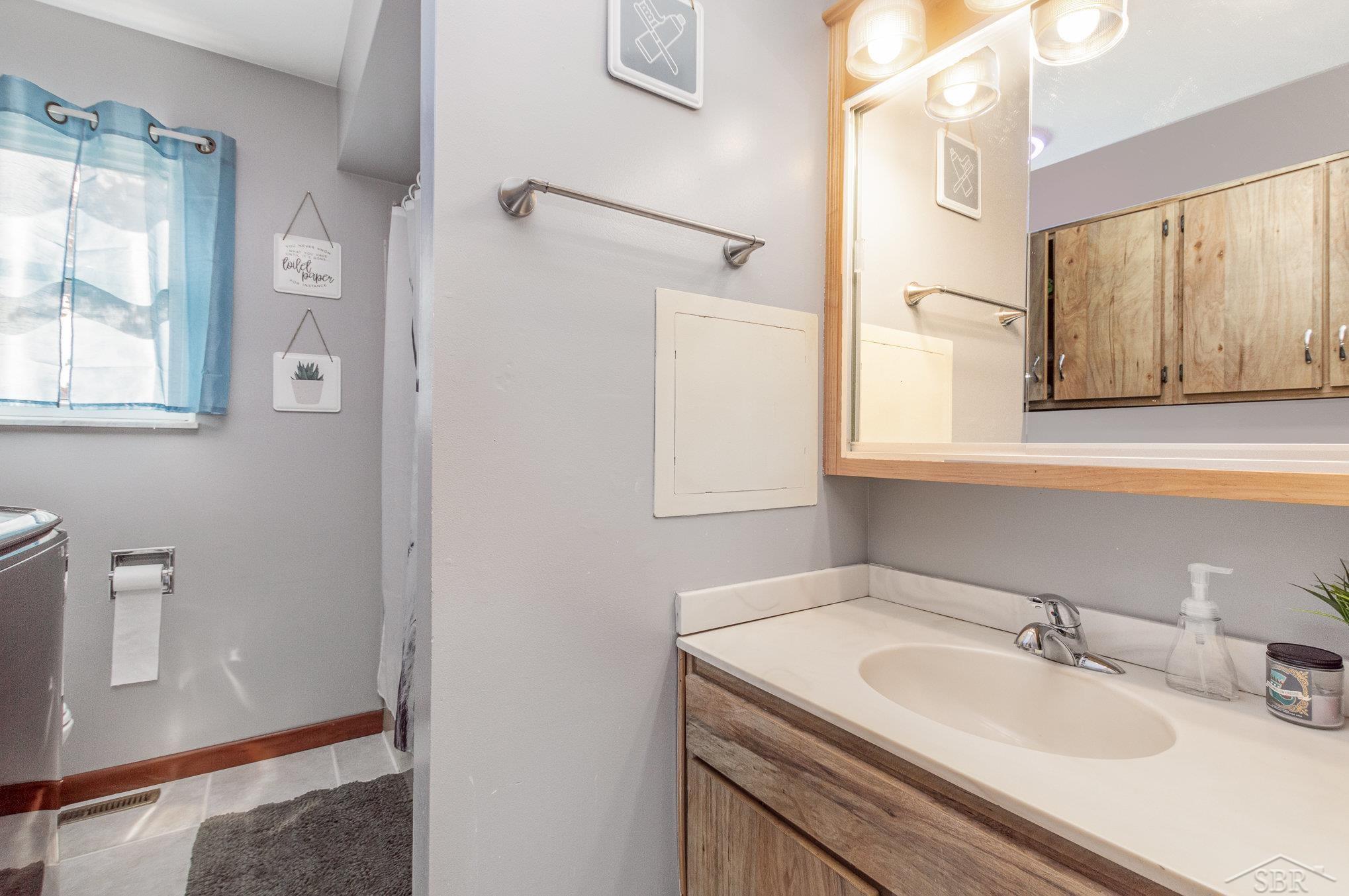 2280 South Thomas Road Saginaw, MI 48609 - Photo 15 of 27 50174898-fac8dc46-ad15-4212-9a1b-23d561c99a0f.JPG