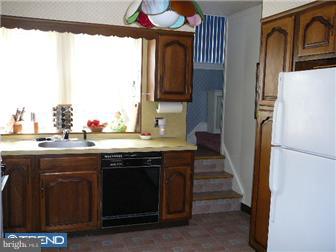 7201 Hilltop Road Upper Darby, PA 19082 - Photo 8 of 10