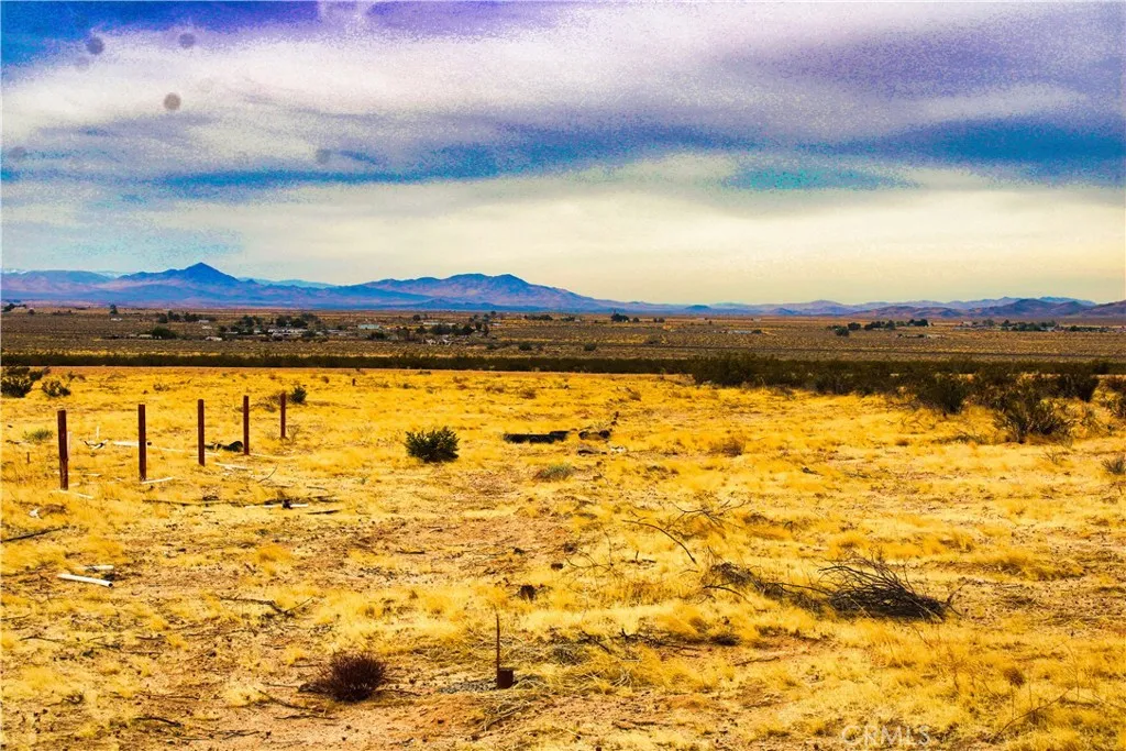 777 Valley Wells Road Hinkley, CA 92347 - Photo 11 of 50 a view of lake with sunset