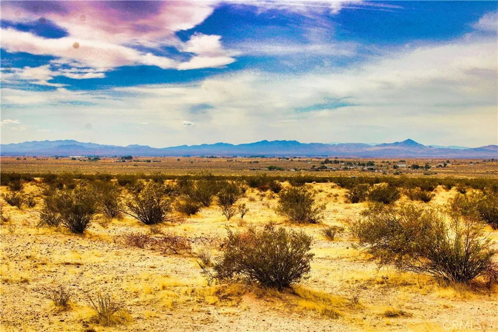 777 Valley Wells Road Hinkley, CA 92347 - Photo 26 of 50 a view of lake