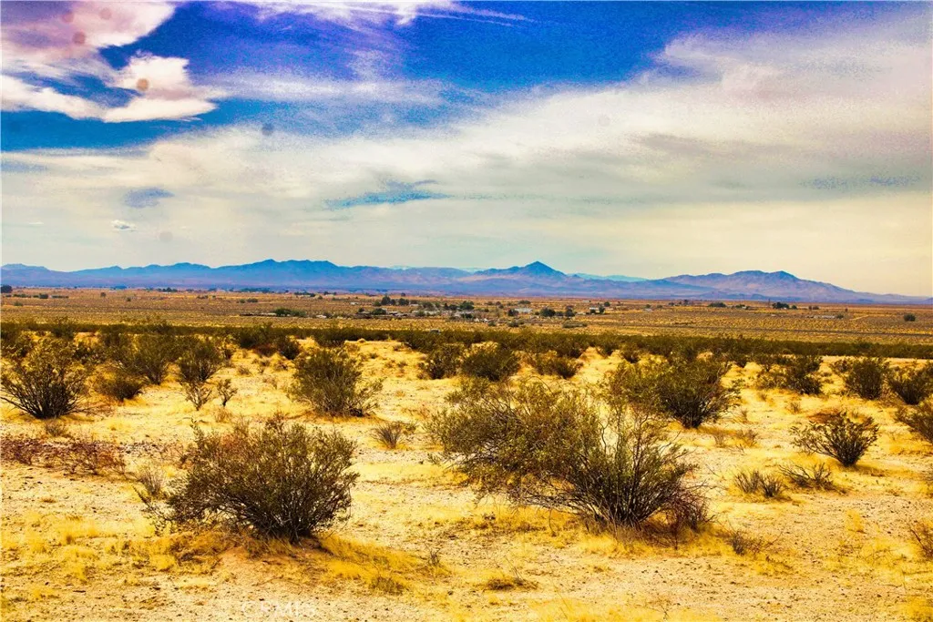 777 Valley Wells Road Hinkley, CA 92347 - Photo 27 of 50 a view of lake and mountain