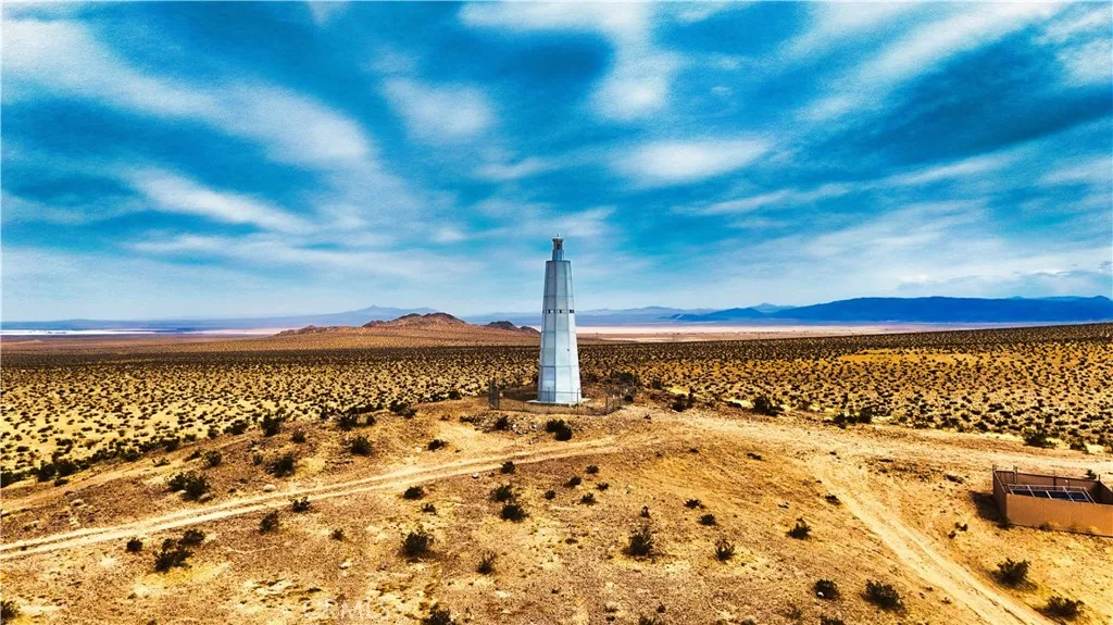 777 Valley Wells Road Hinkley, CA 92347 - Photo 3 of 50