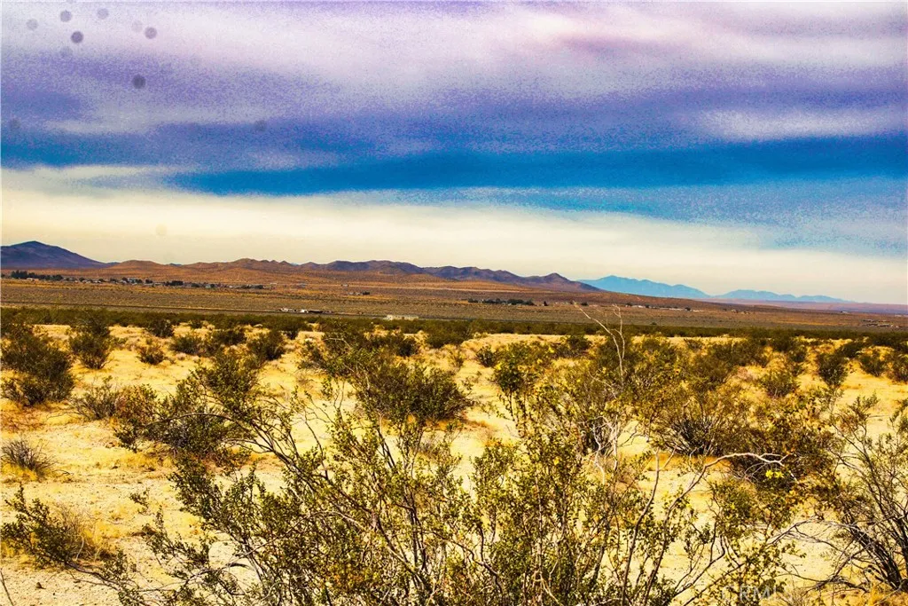 777 Valley Wells Road Hinkley, CA 92347 - Photo 31 of 50 a view of lake and mountain