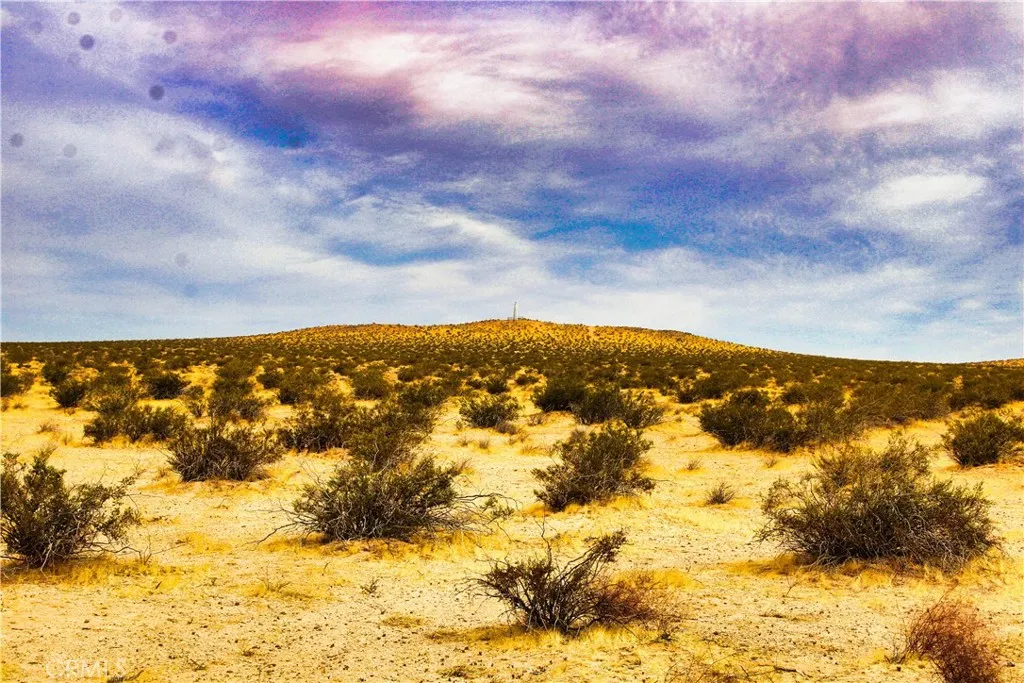 777 Valley Wells Road Hinkley, CA 92347 - Photo 33 of 50 a view of city and mountain