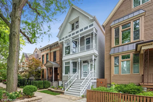 $2,250 | 3722 North Bosworth Avenue, Unit 2R, Chicago, IL 60613