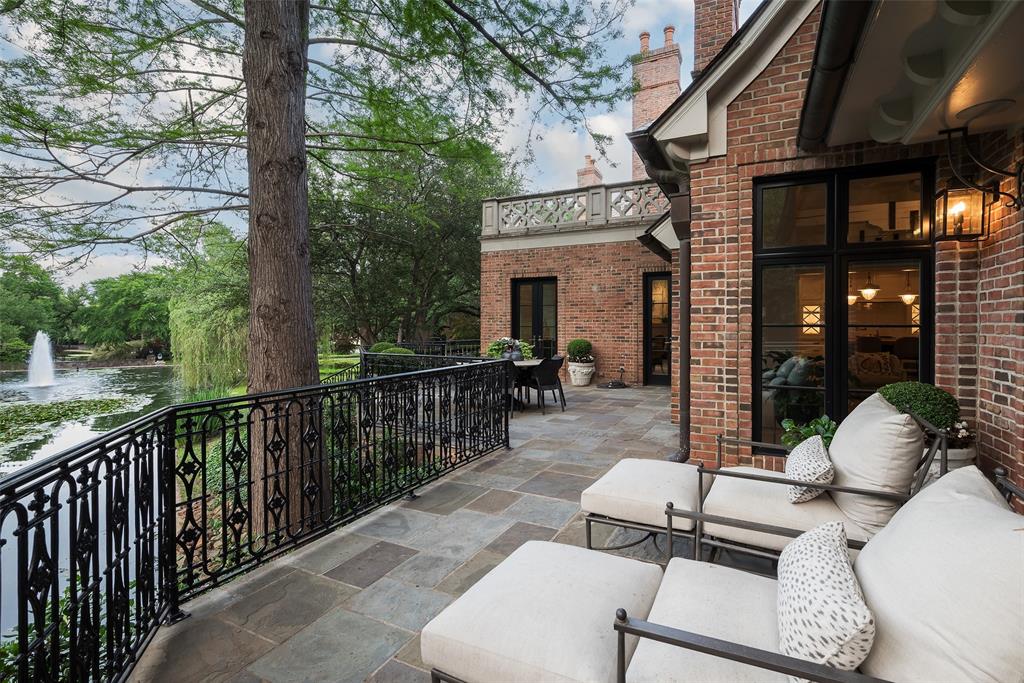 17 Robledo Drive Dallas, TX 75230 - Photo 34 of 40 a view of a patio with a table chairs and a fire pit