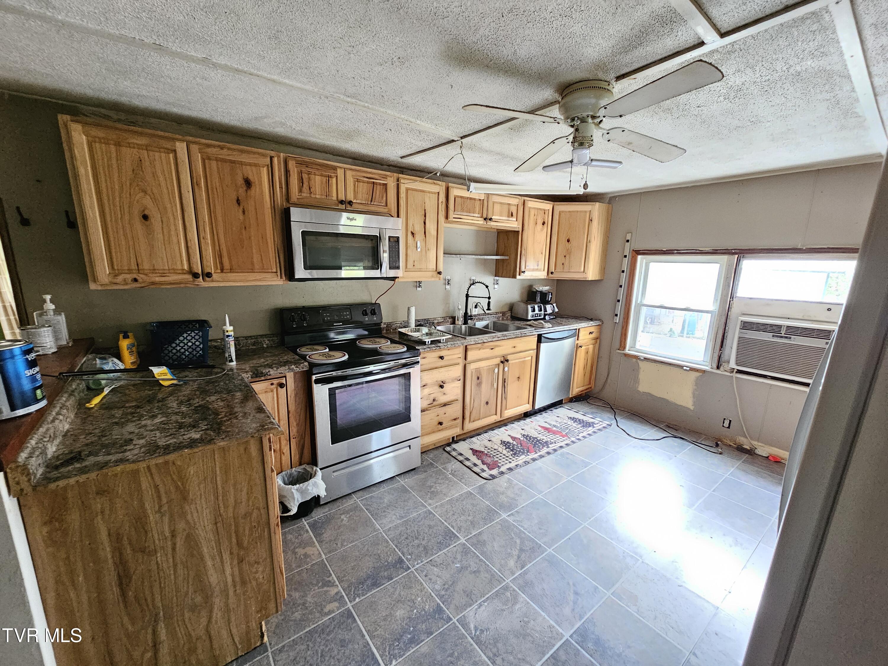 236 Old Watauga Road Elizabethton, TN 37643 - Photo 11 of 55 20241004_142504