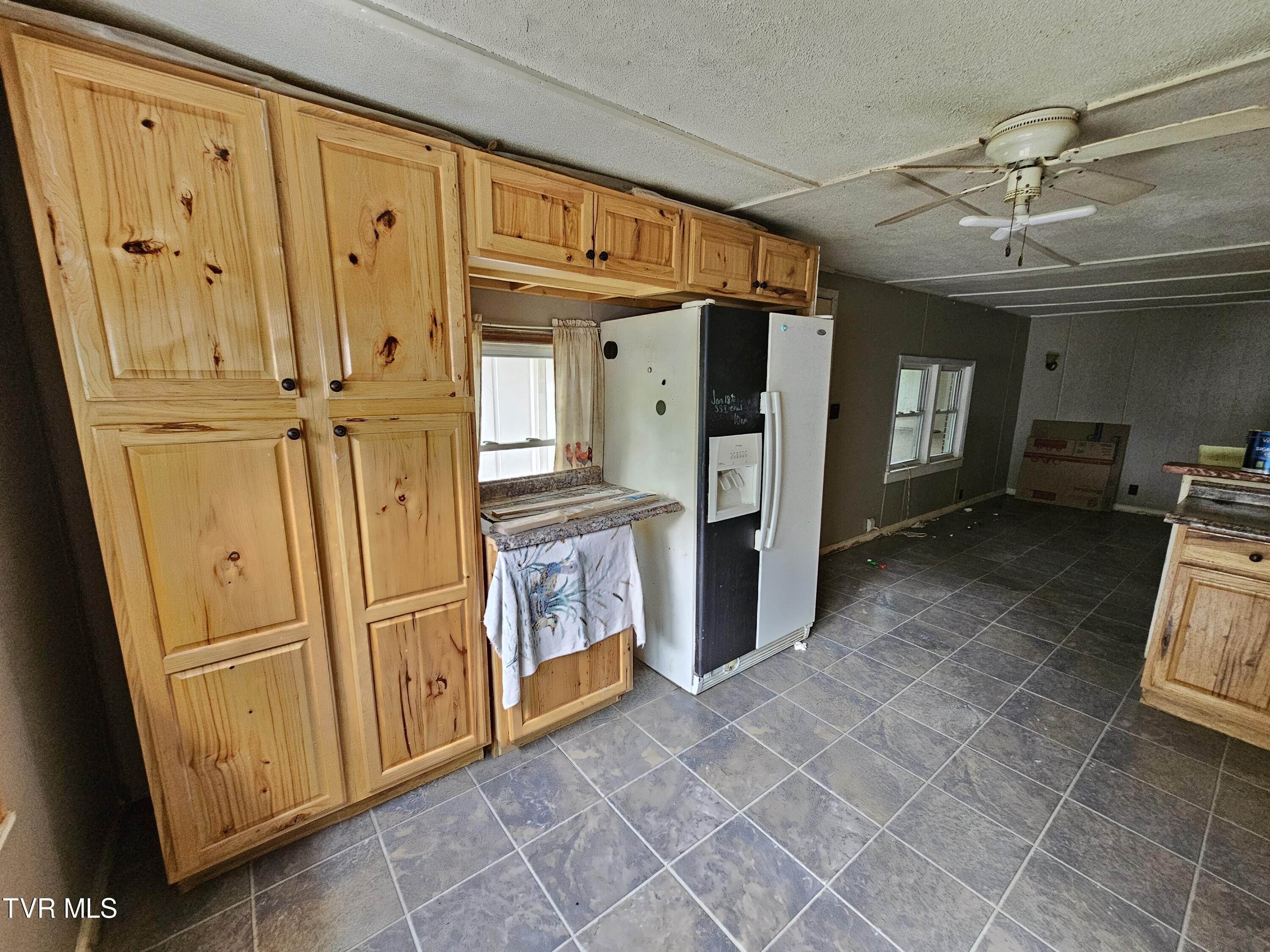 236 Old Watauga Road Elizabethton, TN 37643 - Photo 12 of 55 20241004_142522