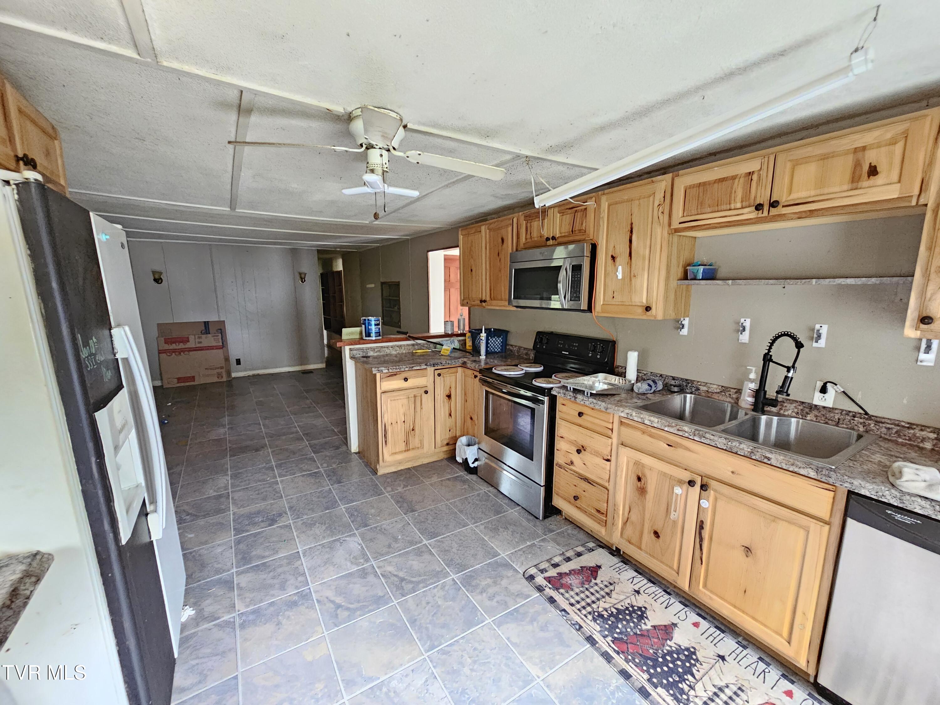 236 Old Watauga Road Elizabethton, TN 37643 - Photo 13 of 55 20241004_142528