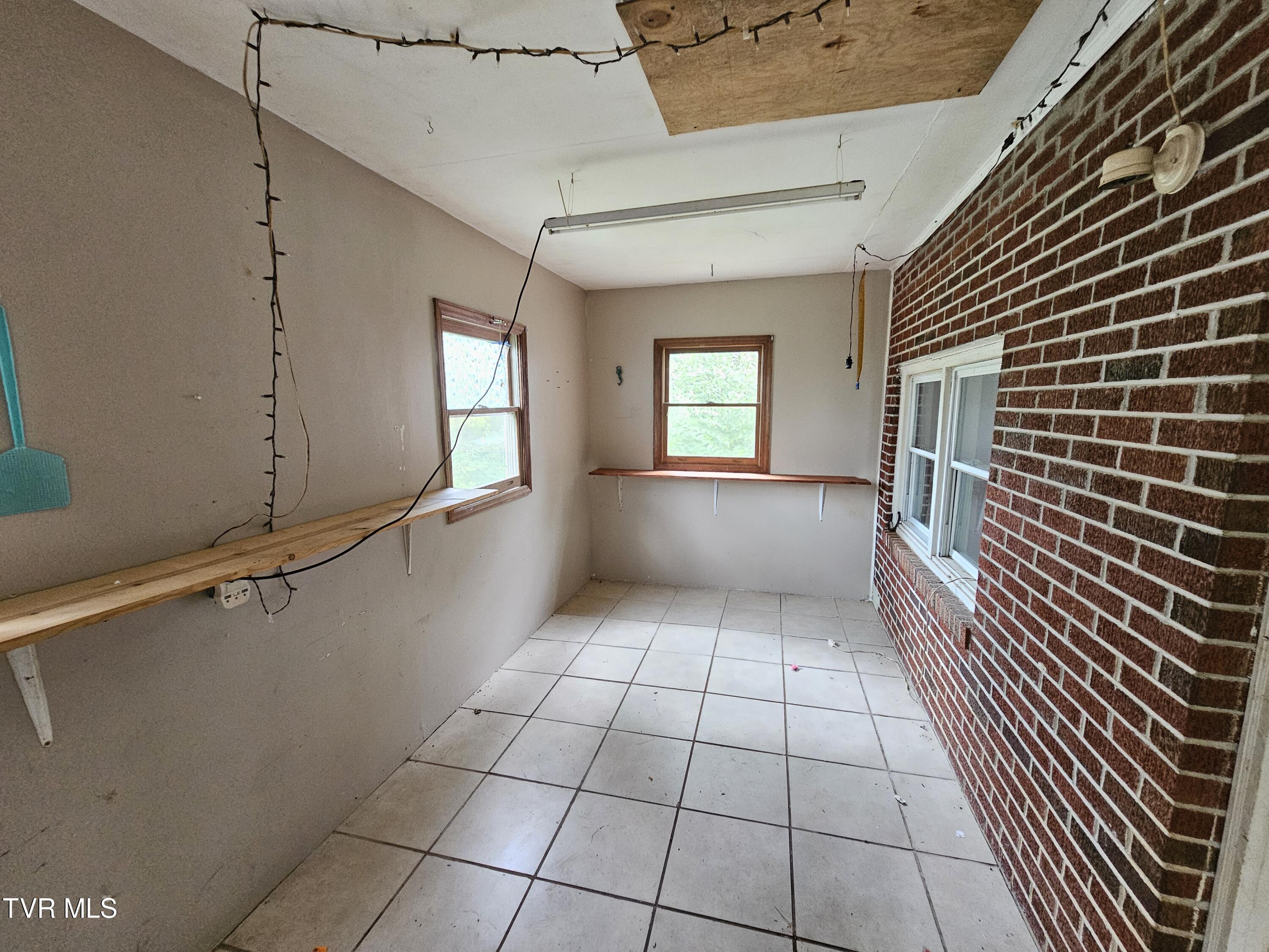 236 Old Watauga Road Elizabethton, TN 37643 - Photo 9 of 55 20241004_142438