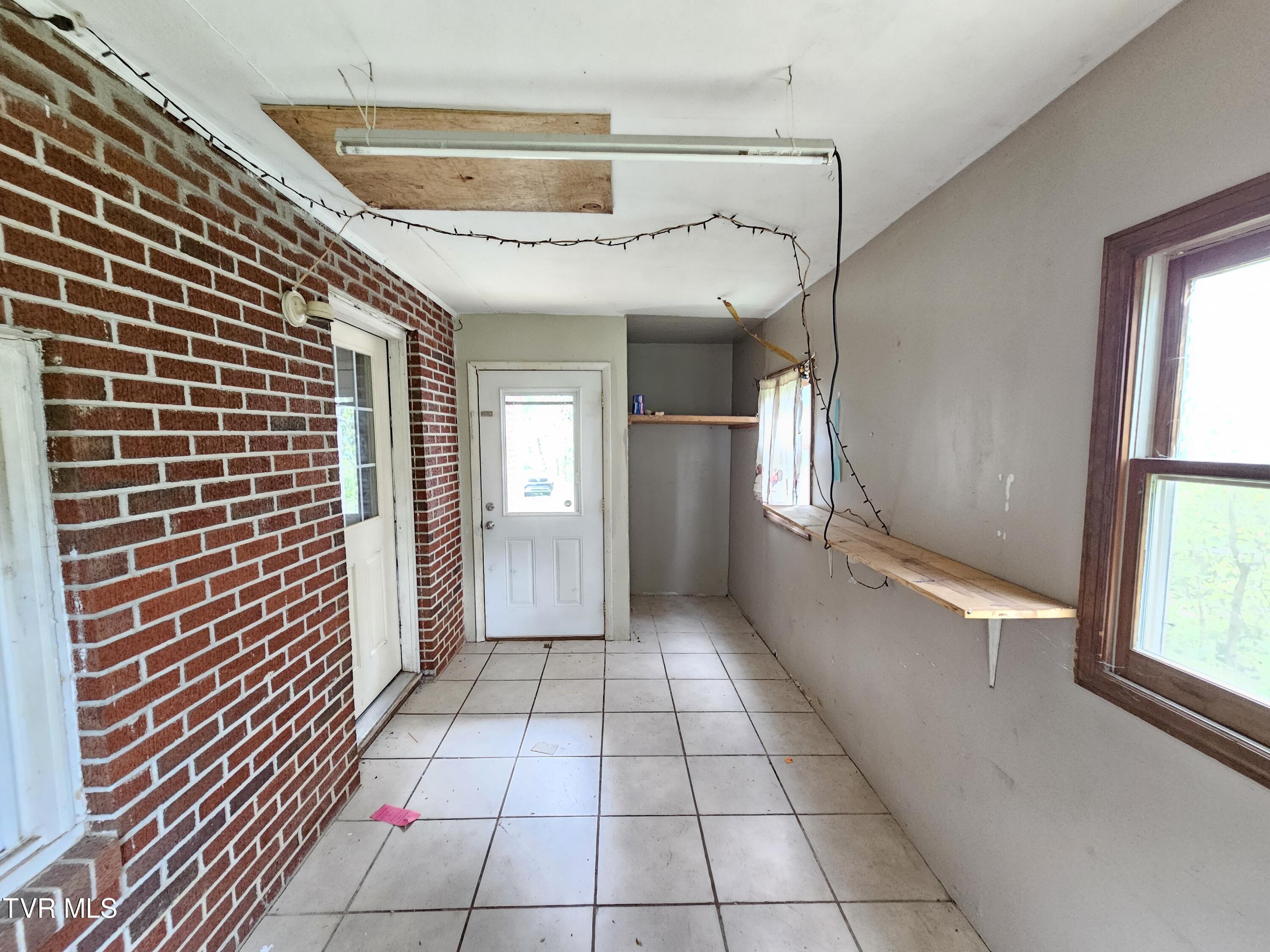 236 Old Watauga Road Elizabethton, TN 37643 - Photo 10 of 55 20241004_142448
